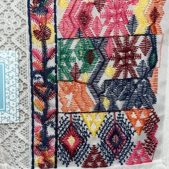 Hayden LA tank top with embroidery NWT size med - Picture 7 of 8